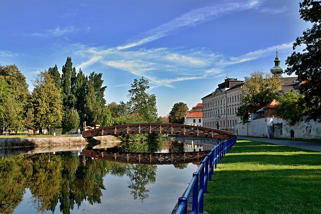 most Muselák a řeka Malše v Českých Budějovicích