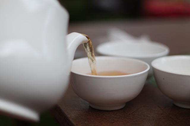 nalévání čaje